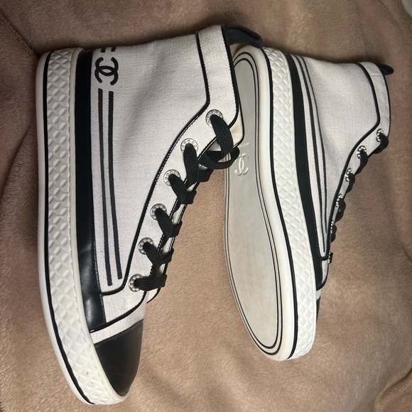 CHANEL White Canvas with leather & pearl hightop sneakers. - Picture 1 of 7